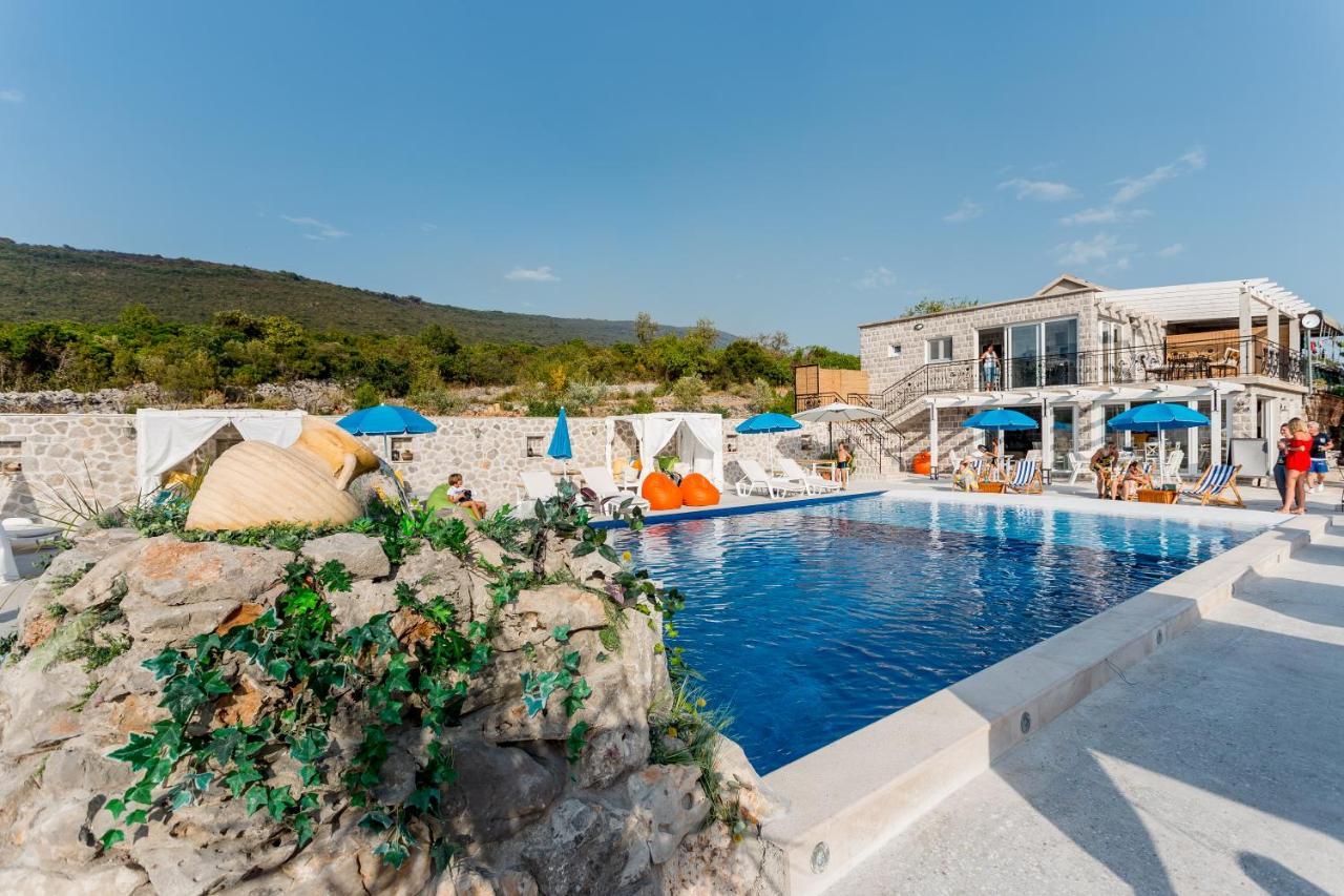 Lustica Apartments Zewnętrze zdjęcie