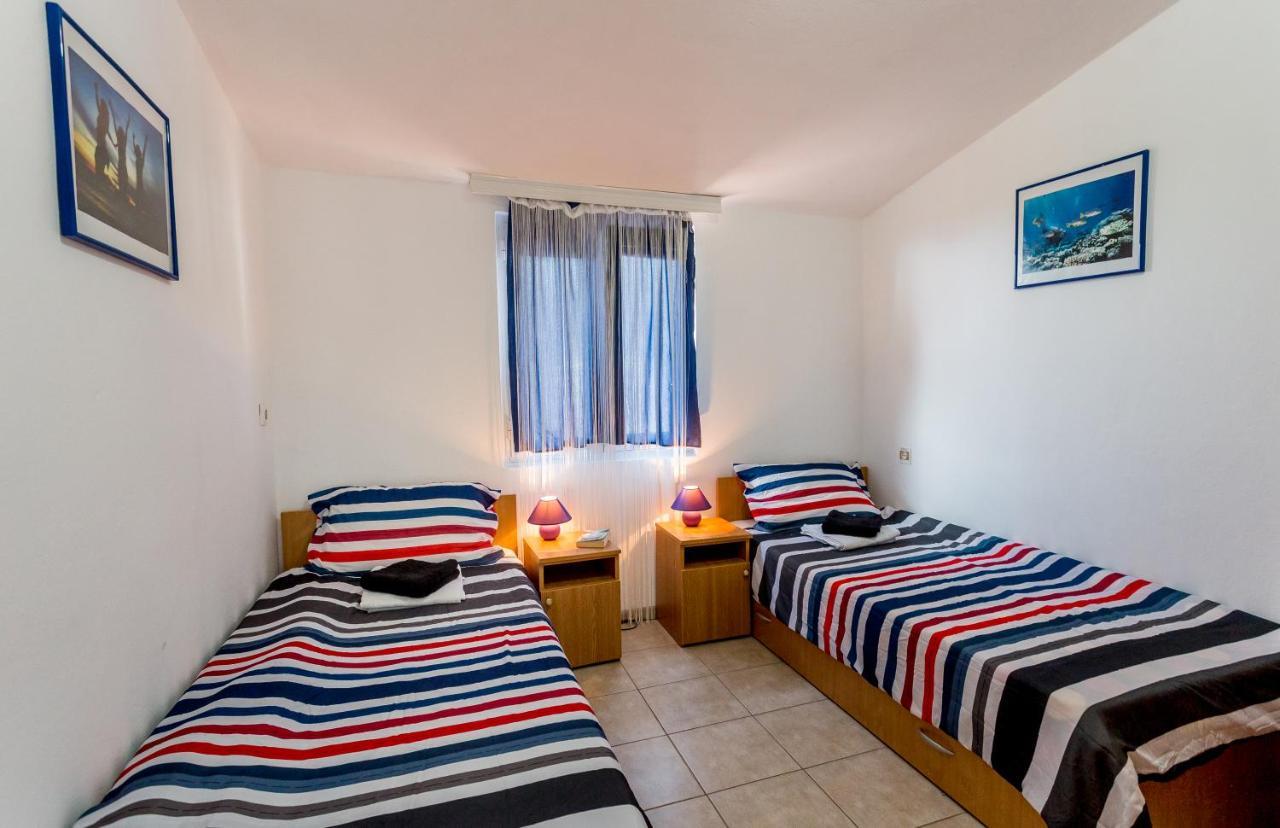 Lustica Apartments Zewnętrze zdjęcie