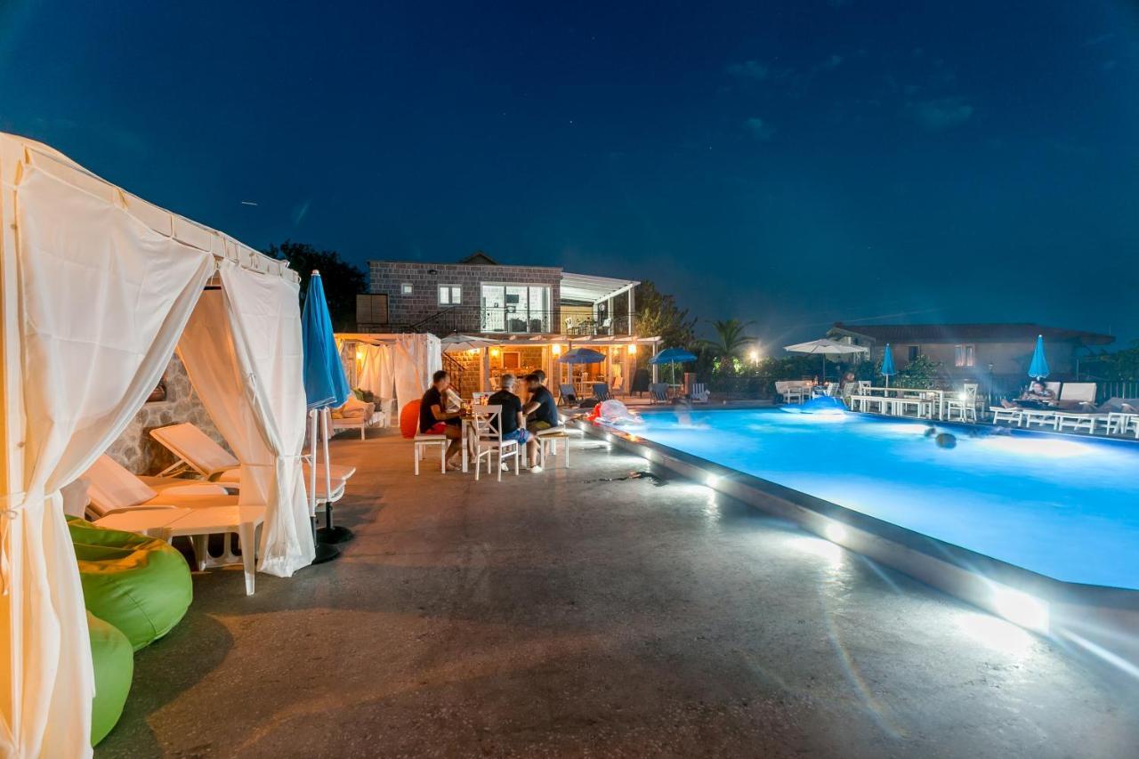 Lustica Apartments Zewnętrze zdjęcie