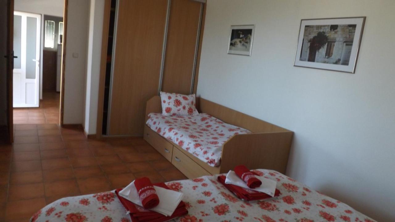 Lustica Apartments Zewnętrze zdjęcie